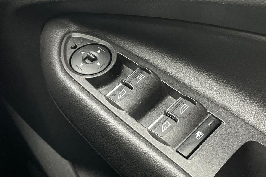 Ford Kuga Photo autoimg-87d12f1c6c39e61aa0ccb4151615124cb607a2aa.jpg