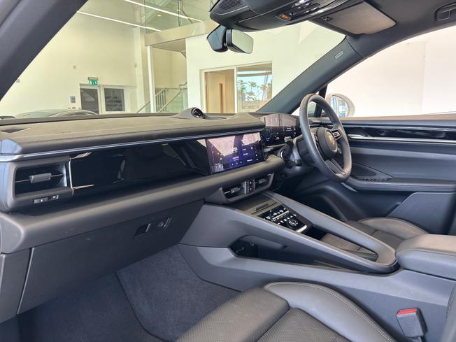 PORSCHE Macan Photo 13