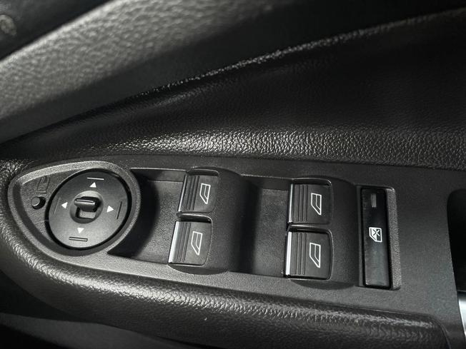 FORD Kuga Photo 31