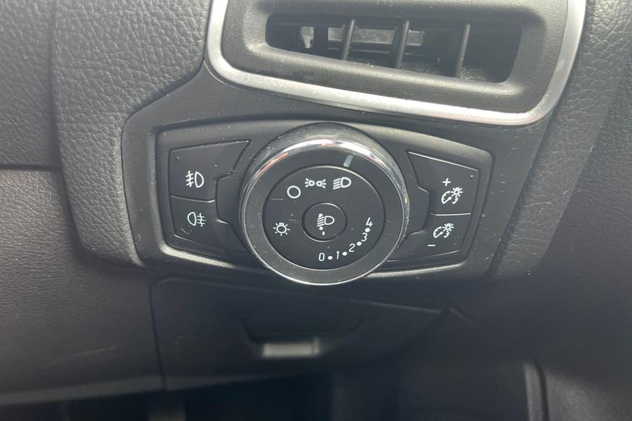 Ford FOCUS Photo autoimg-87d69bad0c9cb1967382a61d035cb5a92c9c02a1.jpg