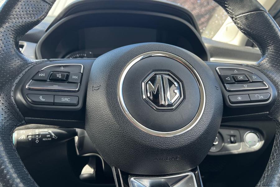 MG MG5 Photo autoimg-87d8d7571dfce9bf8c0ba97a6baff46c336b1085.jpg