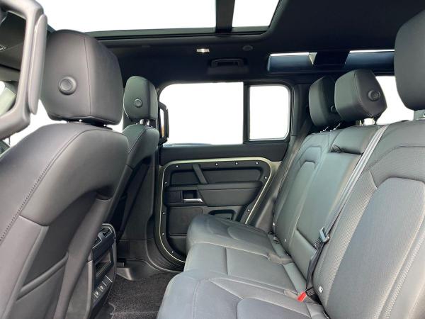 Land Rover Defender 110 Photo autoimg-87d96c1bec96ff7fa3d8a6ae6045d91cb942555f.jpg