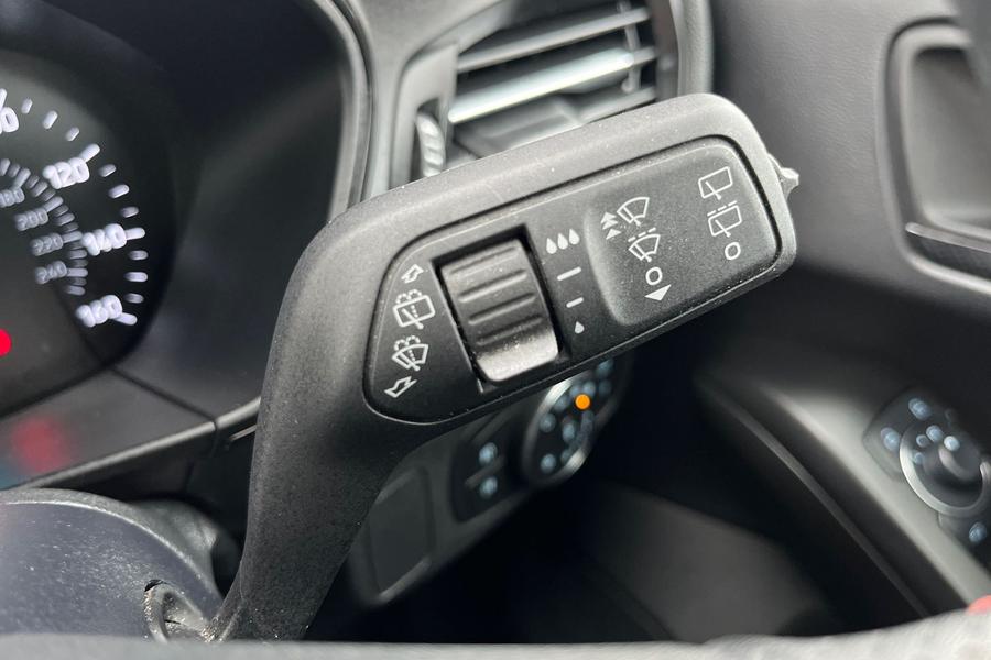 Ford FOCUS Photo autoimg-87dc8bd0d58b1a9e419e91680ebeec0fdb4e92f6.jpg