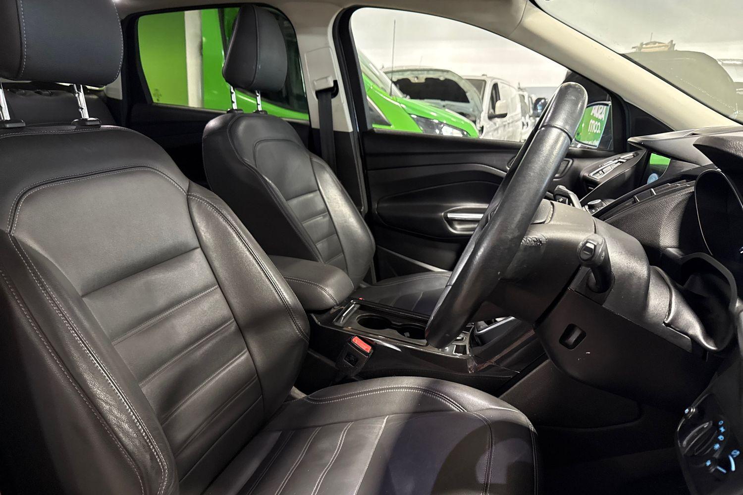 Ford KUGA Photo 16
