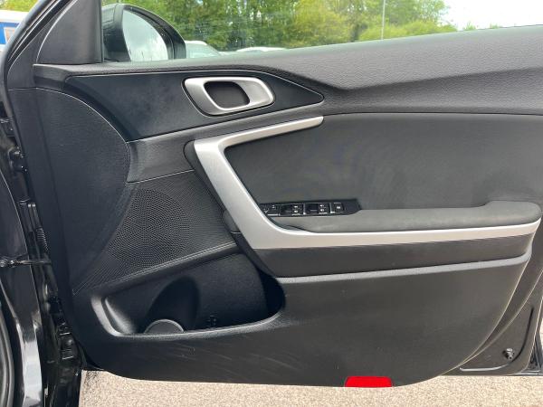 Kia Ceed Photo autoimg-87e0aaa1fe8cdfe3a904d1e695c827b5dfde4b4f.jpg