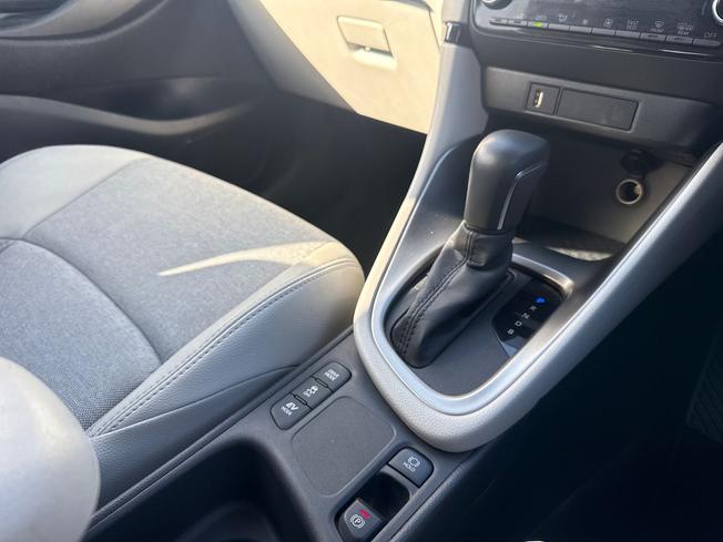 TOYOTA Yaris Photo 52