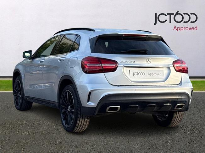 MERCEDES-BENZ GLA Photo 3