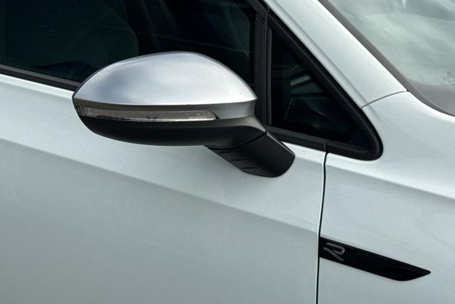 VOLKSWAGEN Golf Photo 20
