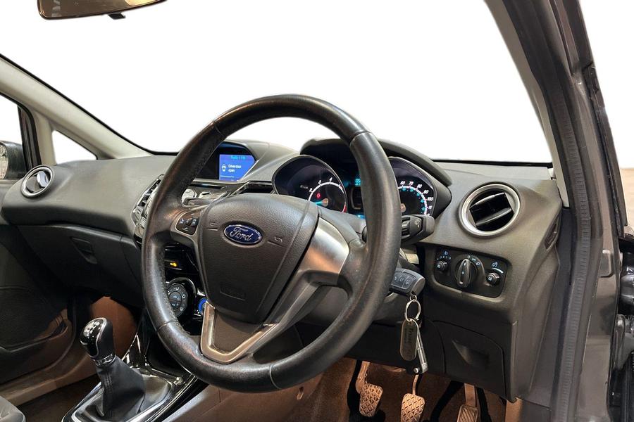 Ford FIESTA Photo autoimg-87e48f9f9455cd13746052adc521fb5860324729.jpg