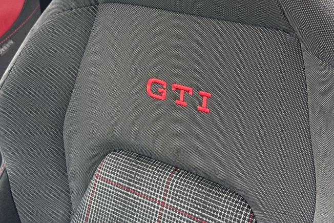 VOLKSWAGEN Golf Photo 43