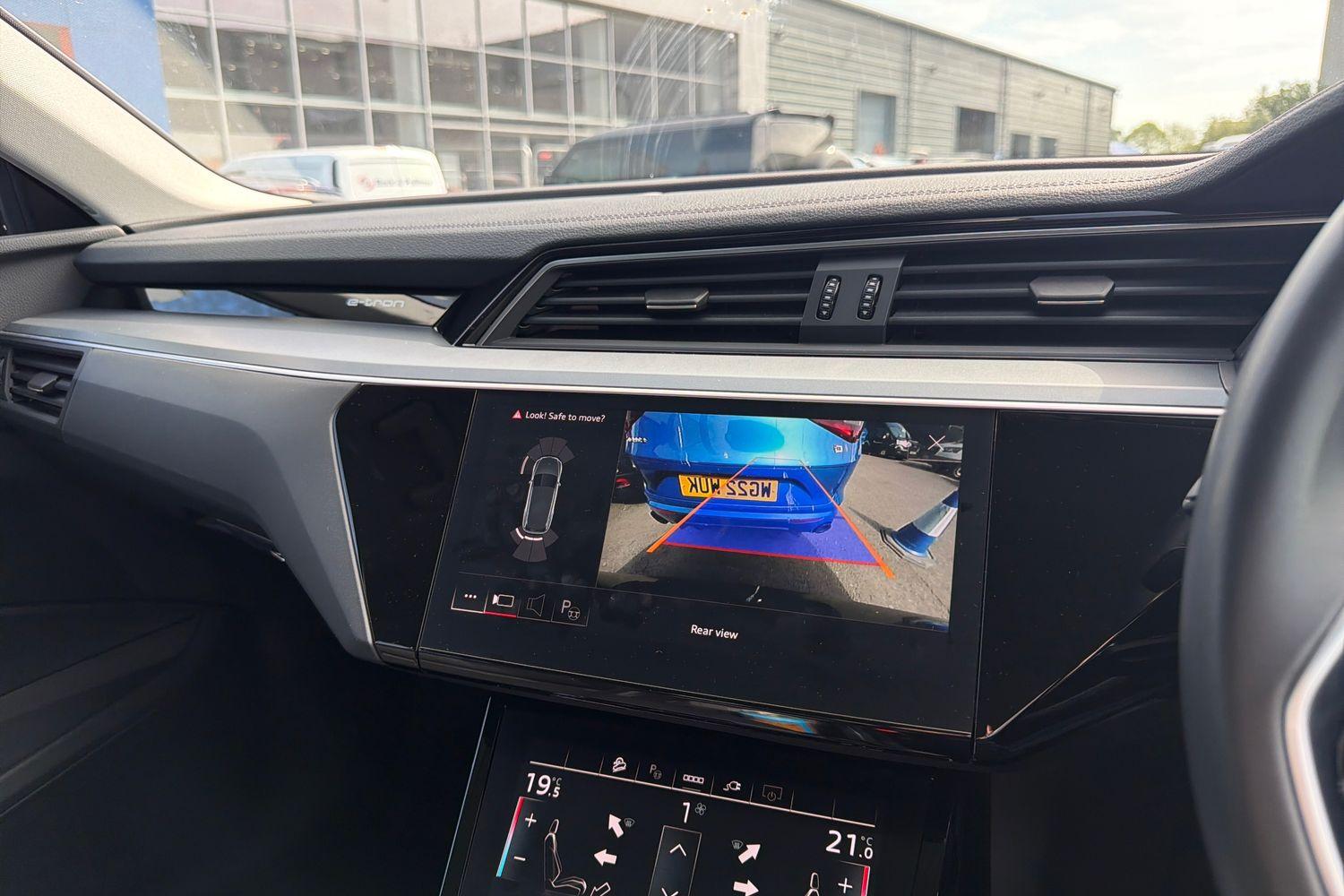 Audi E-TRON Photo 39