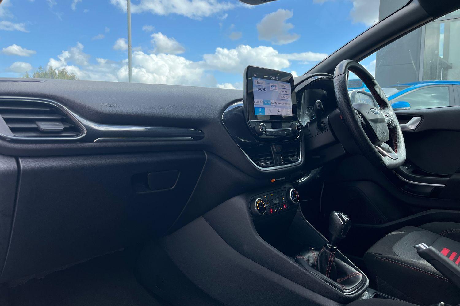 Ford FIESTA Photo 17