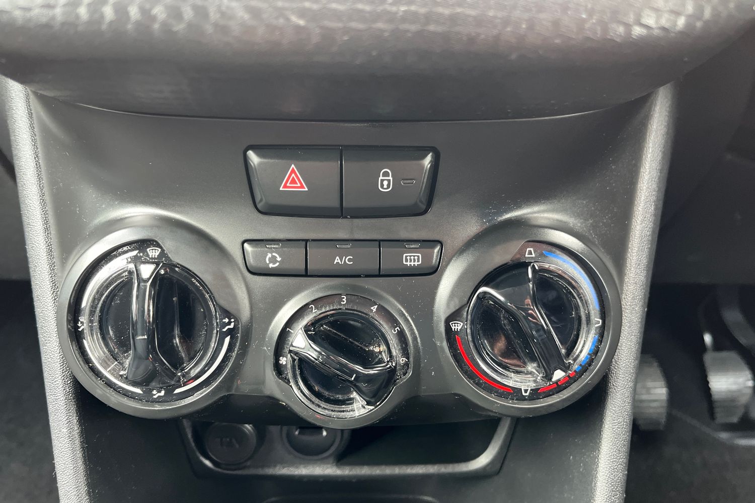 Peugeot 208 Photo 27
