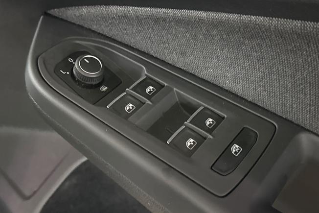 VOLKSWAGEN Golf Photo 26