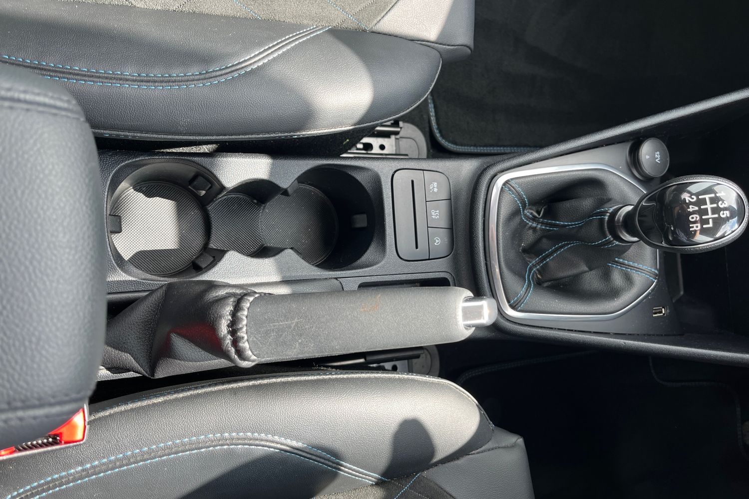 Ford FIESTA Photo 30