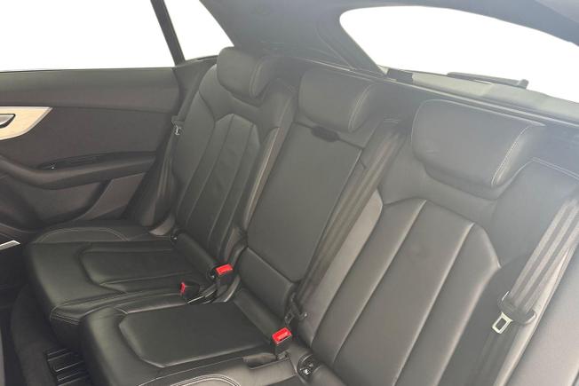 AUDI Q8 Photo 9
