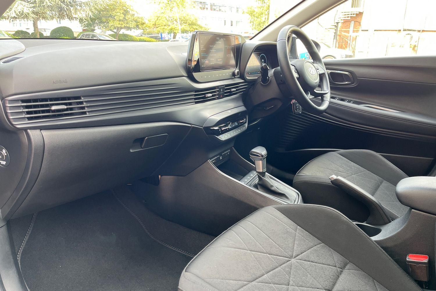 Hyundai BAYON Photo 17