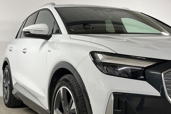 AUDI Q4 e-tron Photo 38