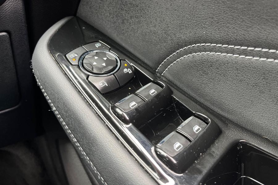 Ford Galaxy Photo autoimg-880a54dc5e498a6f4bbc445b9b857e2acf2a0d88.jpg