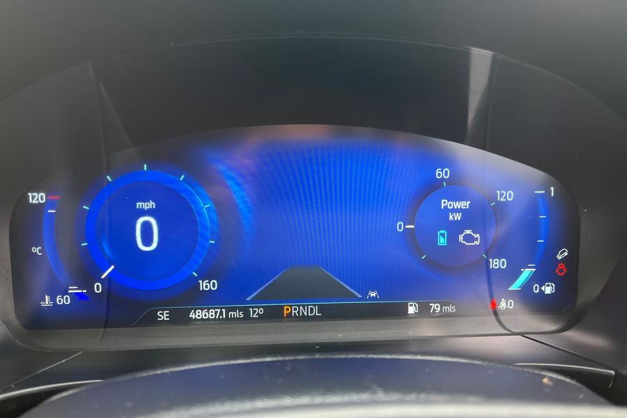 Ford KUGA Photo autoimg-880a6b85240482fea0c06923775bce8a668f7b77.jpg