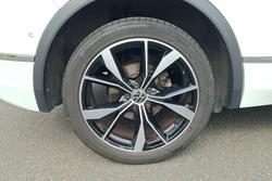 VOLKSWAGEN Tiguan Photo 5
