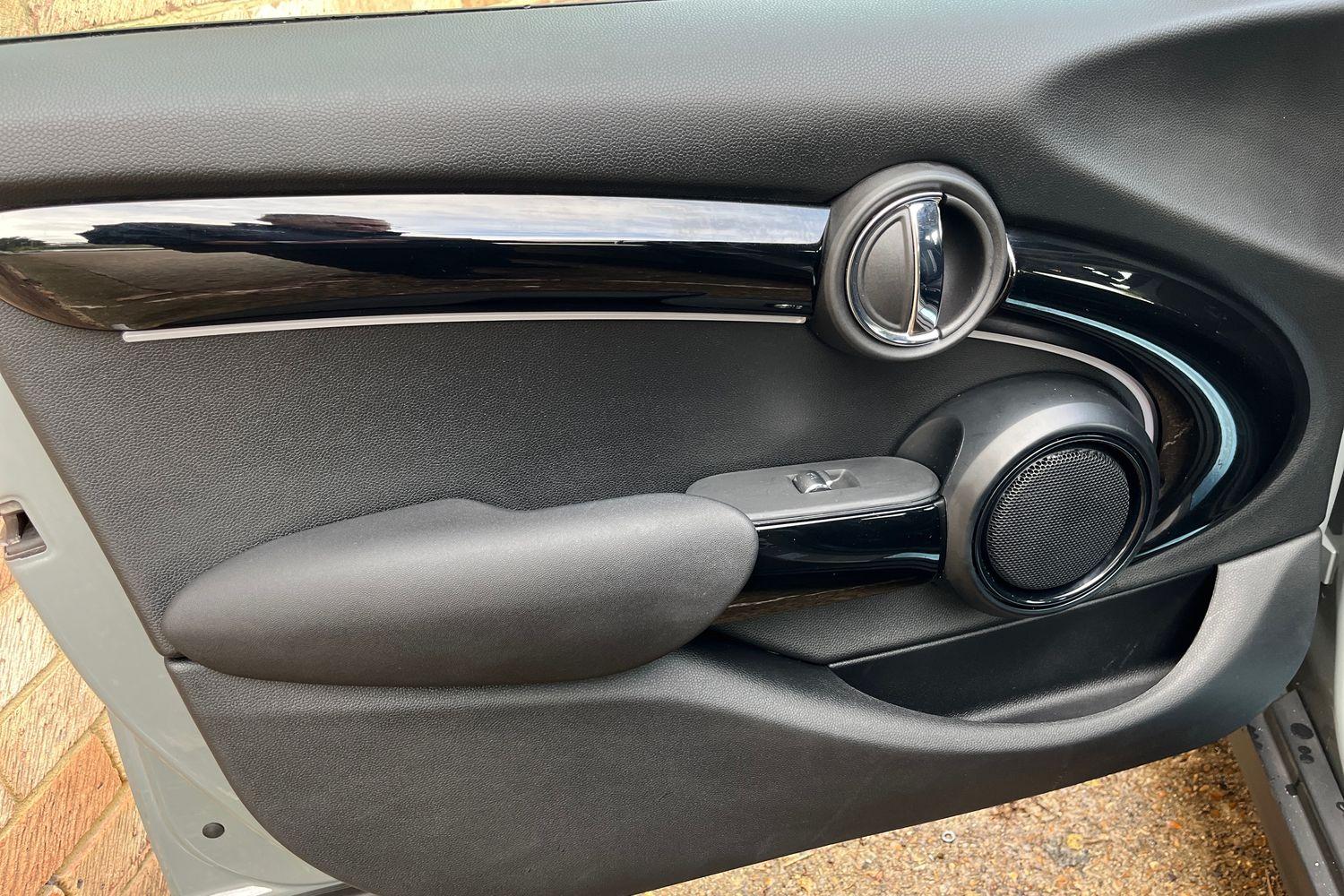 MINI HATCHBACK Photo 22