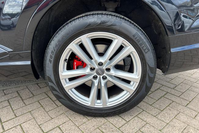AUDI Q7 Photo 27