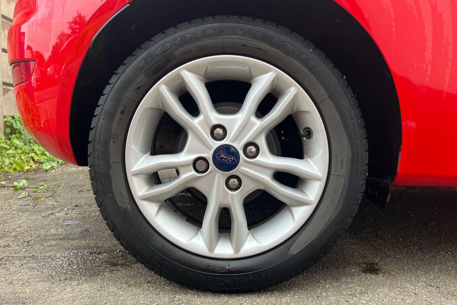 Ford FIESTA Photo 7
