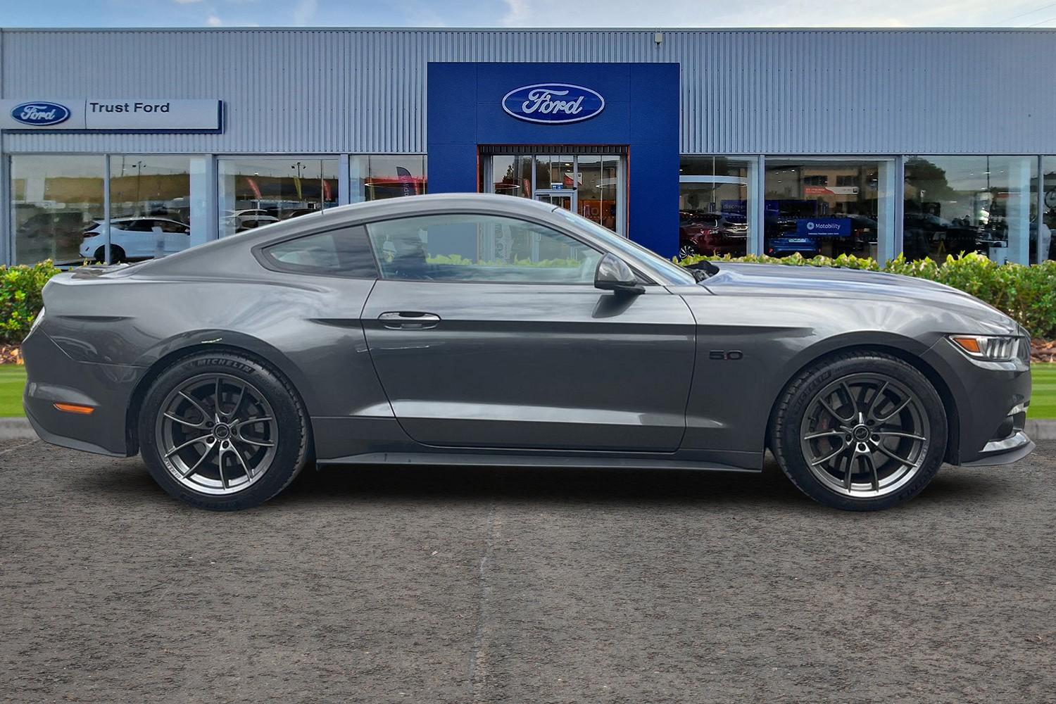 Ford MUSTANG Photo 2