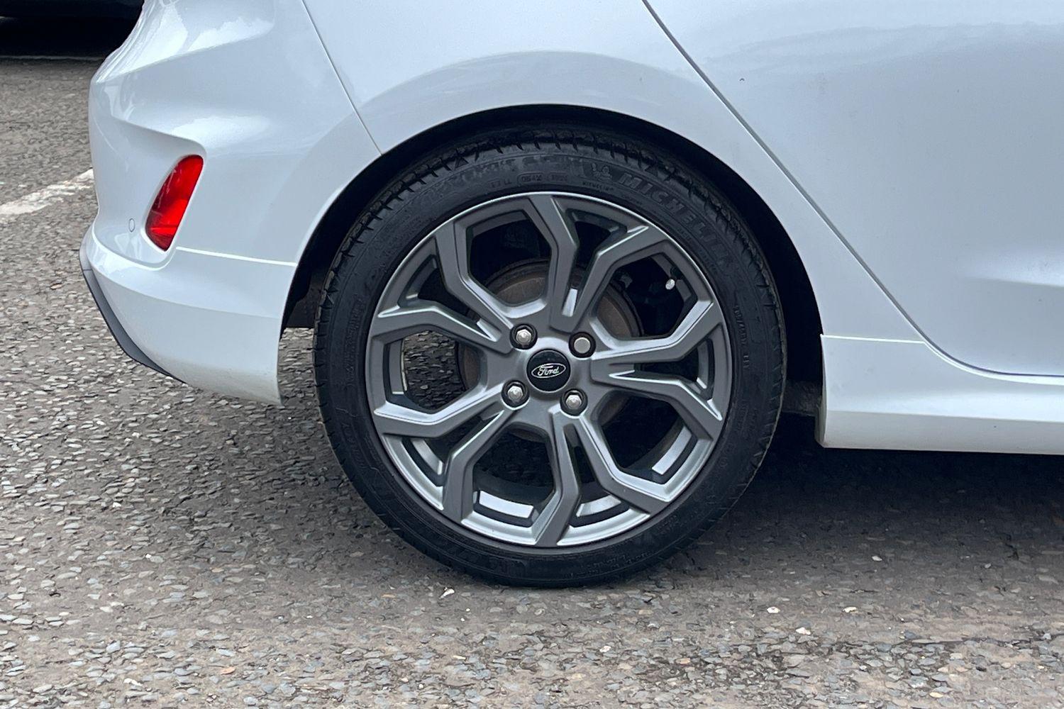 Ford FIESTA Photo 7