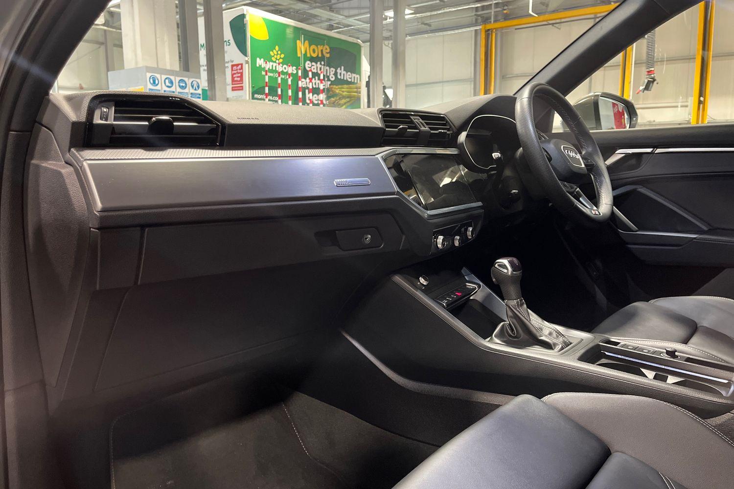 Audi Q3 Photo 17