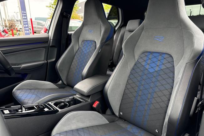 VOLKSWAGEN Golf Photo 21