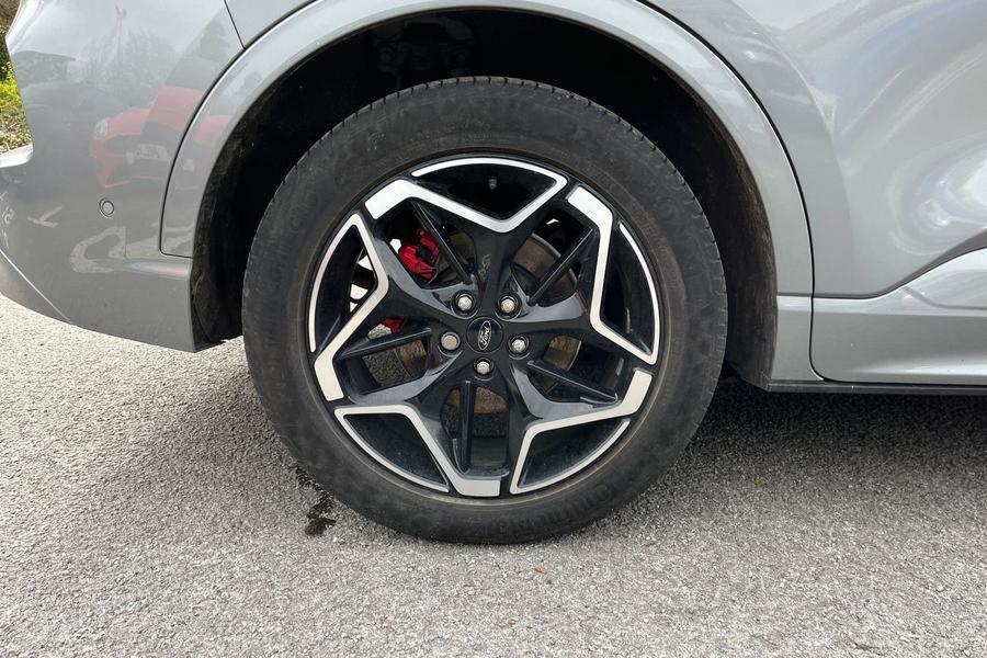 Ford Kuga Photo autoimg-88477dd25e5168d23abd3599238eeeb8f67aef2b.jpg