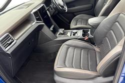 VOLKSWAGEN Amarok Photo 2