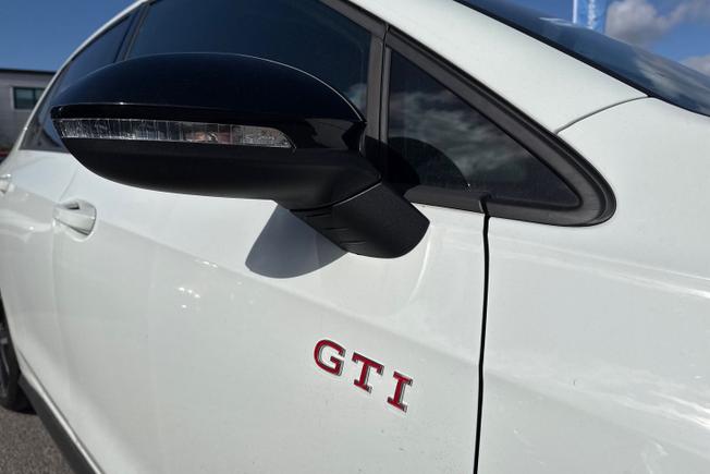 VOLKSWAGEN Golf Photo 20