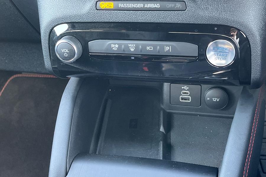 Ford KUGA Photo autoimg-884bb4798f50cd51cdb5edfb8e30081d2f500980.jpg