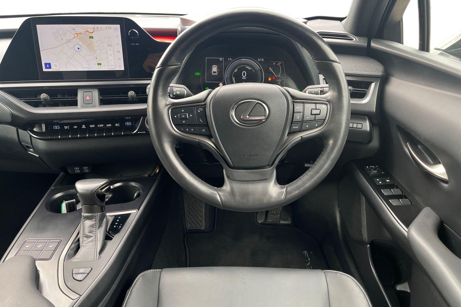 Lexus UX Photo 10