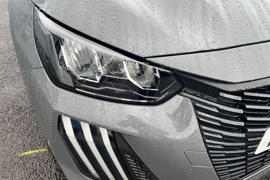 Peugeot 208 Photo autoimg-885858f8cd6551834b930a3b95800a33d3a3d03b.jpg