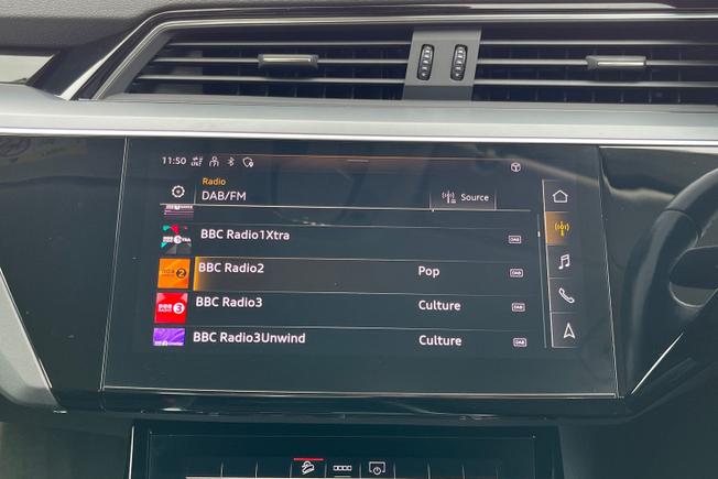 AUDI e-tron Photo 13