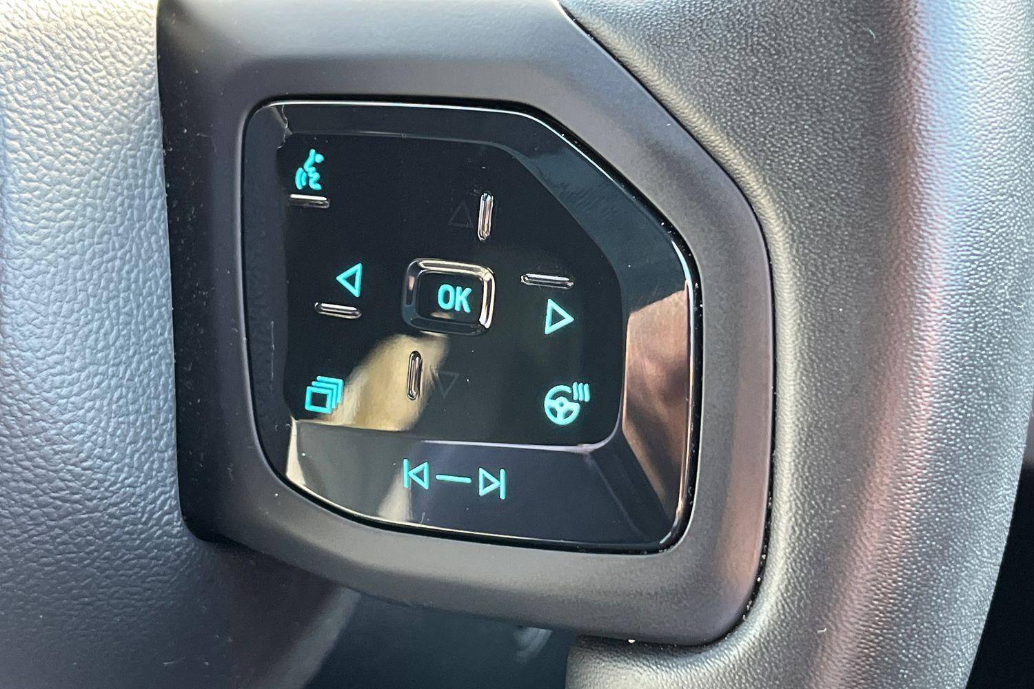 Ford EXPLORER Photo 32