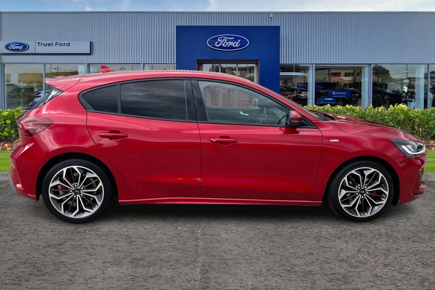 Ford Focus Photo 2
