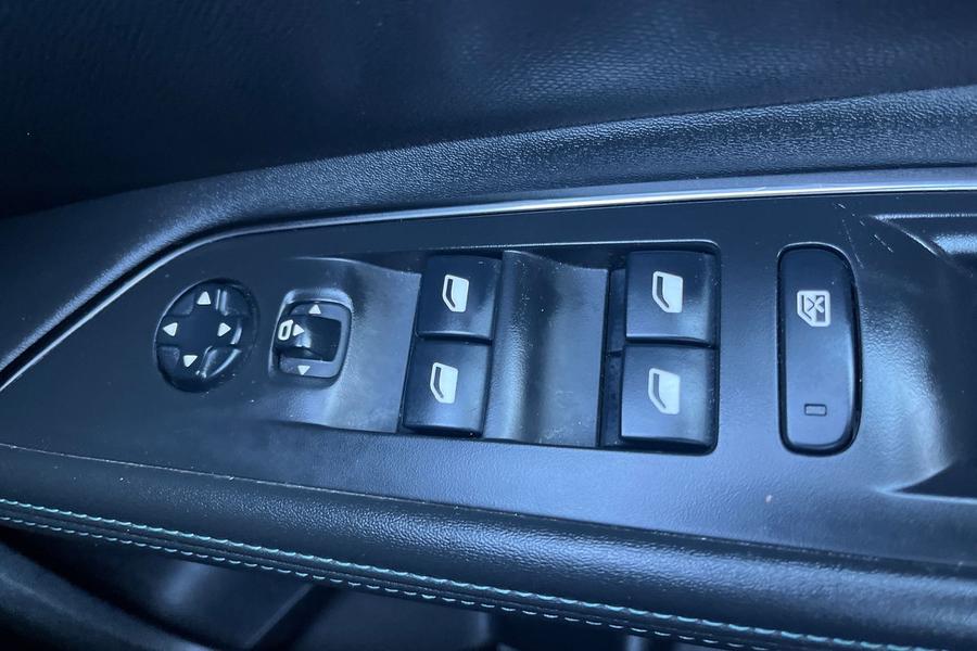 Peugeot 5008 Photo autoimg-885df88735249dca5bbc3e239dd1895335496191.jpg