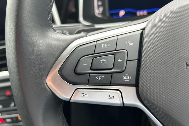 VOLKSWAGEN T-Roc Photo 16