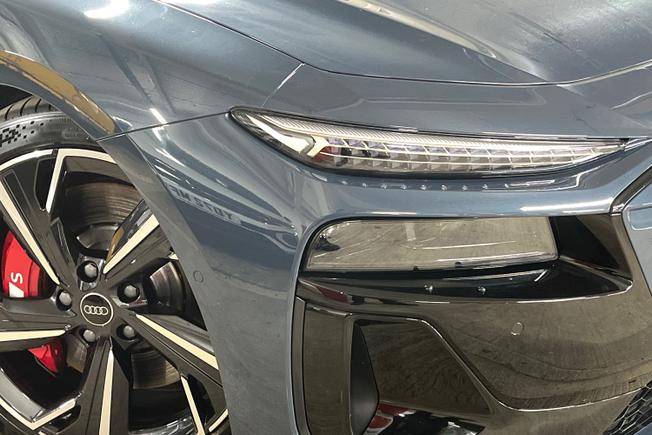 AUDI S6 E-Tron Avant Photo 19