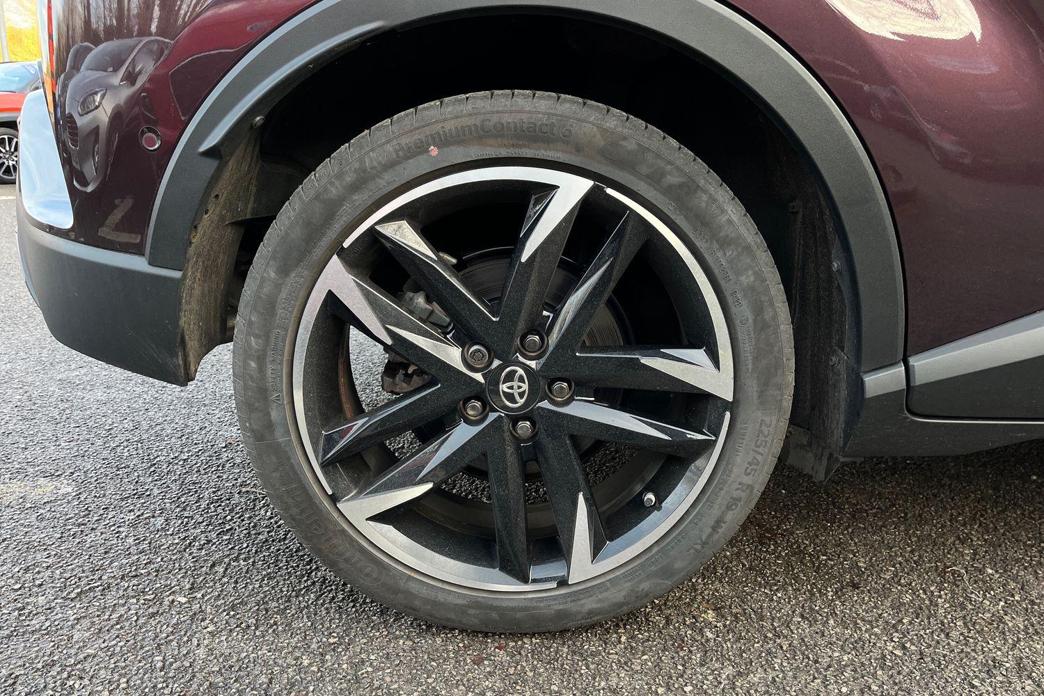 Toyota C-HR Photo 7