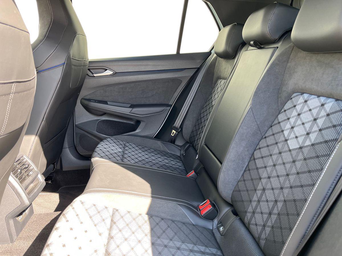 Volkswagen Golf Photo autoimg-886d8b7b8ba37afe9f1f7febe6258e634daf8f39.jpg