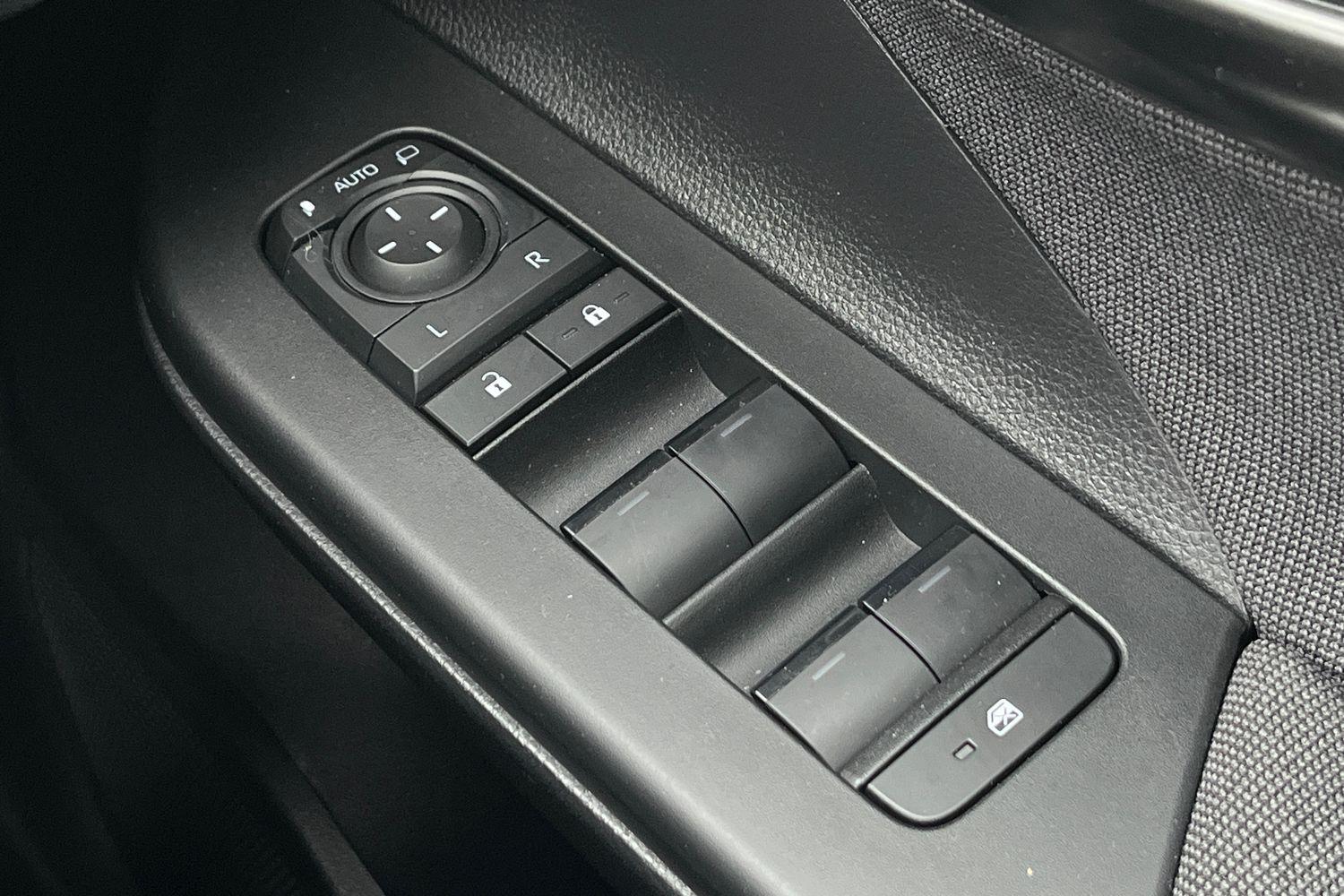 Toyota C-HR Photo 15