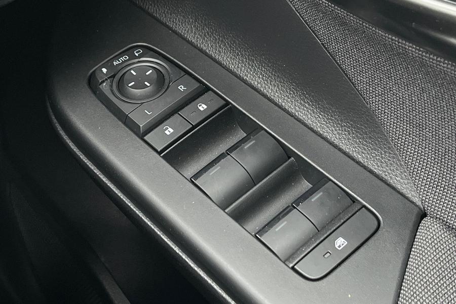 Toyota C-HR Photo autoimg-887056d7e69d56fb2774848aa4cf0e1d6c06d82b.jpg