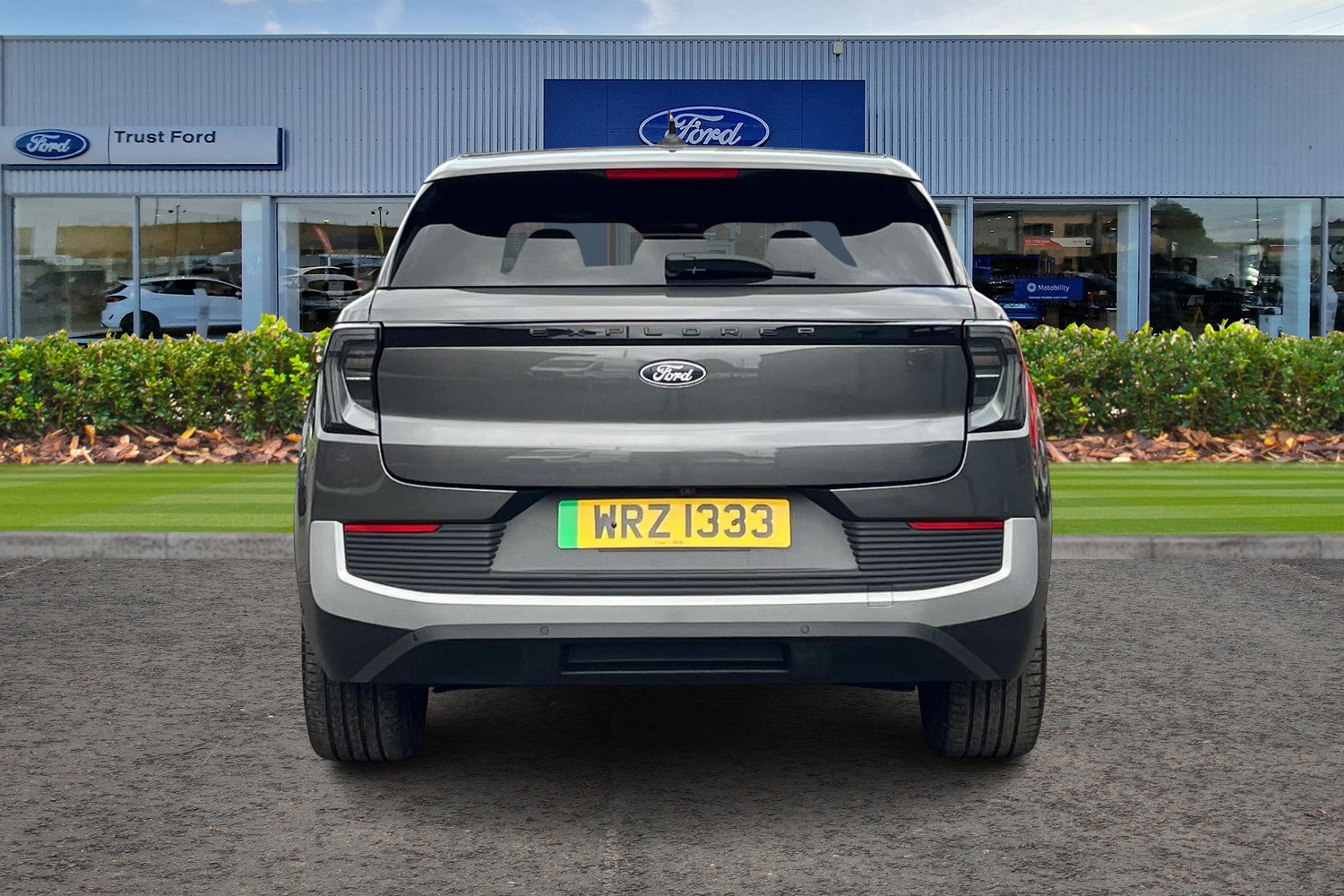 Ford Explorer Photo 6