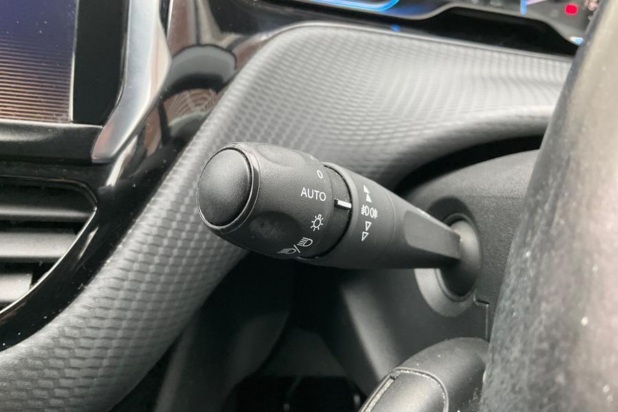Peugeot 2008 Photo autoimg-887c6ef0828e05d2e2b98fbb5cdf6ff520cbe050.jpg